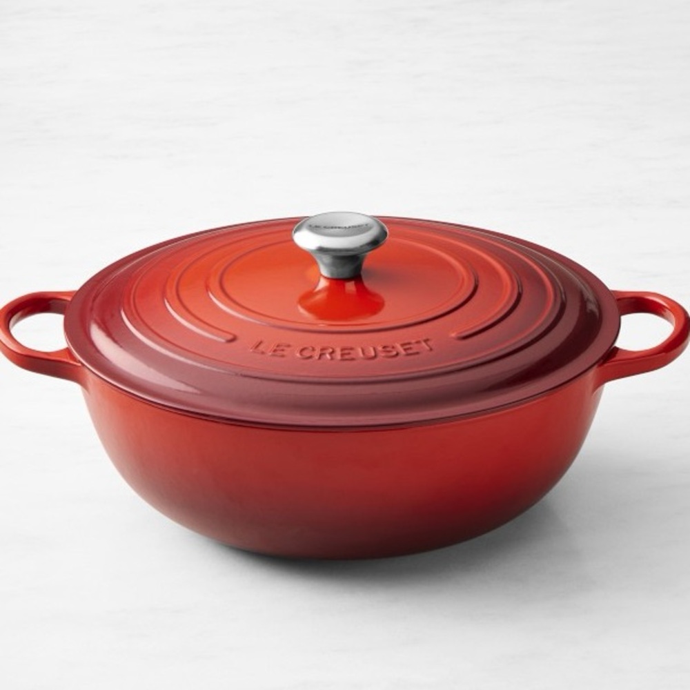 Le Creuset Marmite 'Signature' 32 cm in Cerise (red).